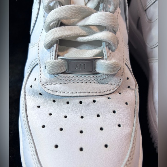 Nike AF1 Sneakers size 8.5 - Picture 3 of 8